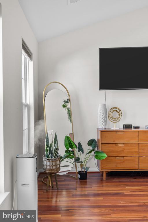 Building Photo - 381 Livermore Ln