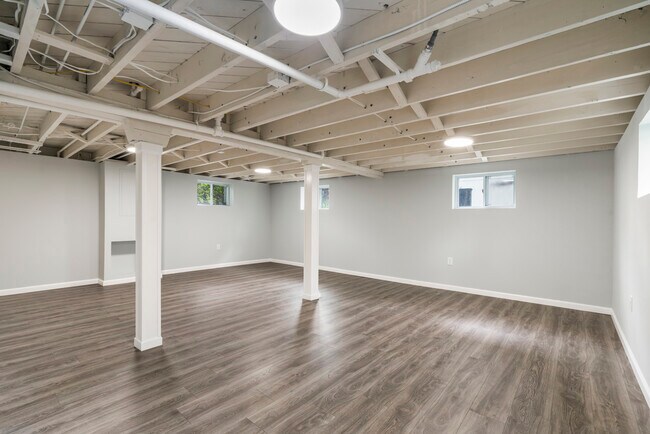 Building Photo - 181 5th St