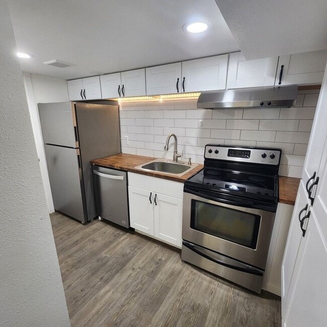 Building Photo - 2108 Laurel