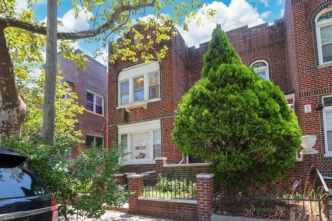Primary Photo - 78-10 32nd Ave
