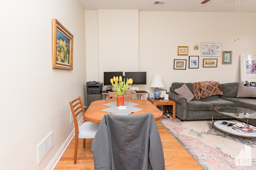 Primary Photo - 2702 W Thomas St