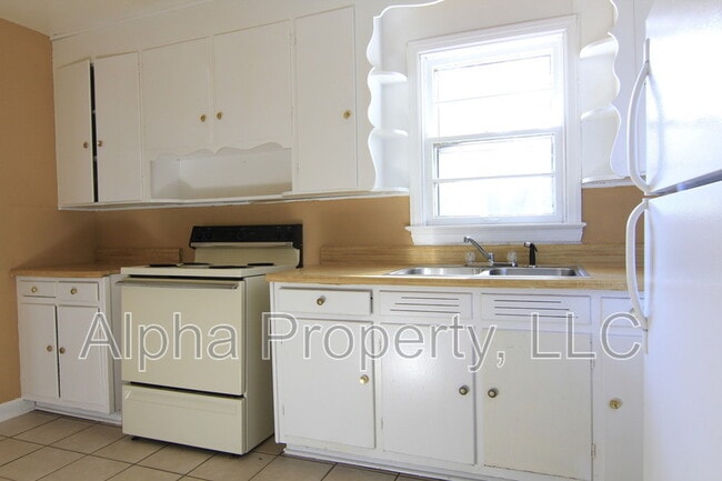 Building Photo - 5 Valley View Dr