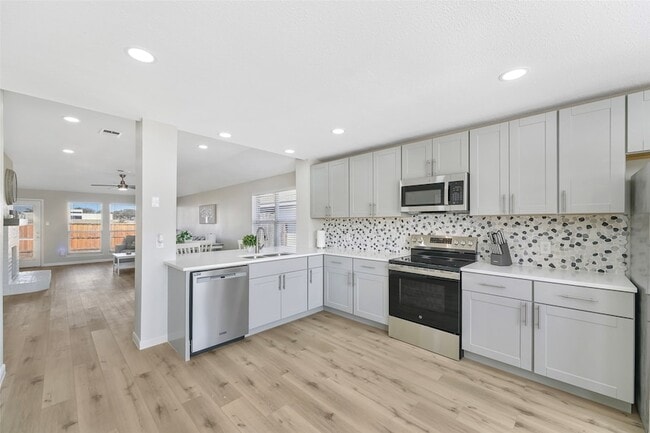 Building Photo - 2608 Glenhaven Dr