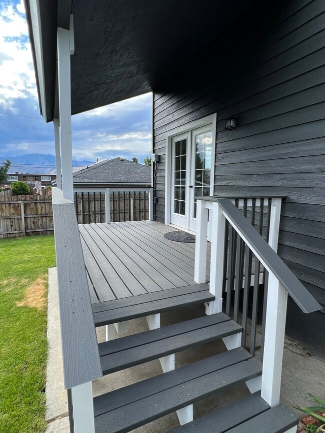 Building Photo - 610-612 12th St NE