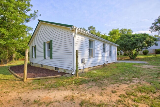 Building Photo - 611 Holston Creek Church Rd