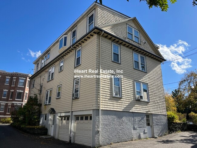 Building Photo - 65-67 Saint James Cir. Unit 2