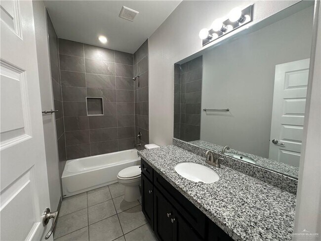 Building Photo - 2232 S Vly Cir