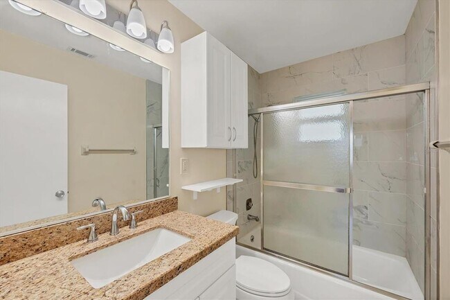 Building Photo - 5439 Kenwood Dr