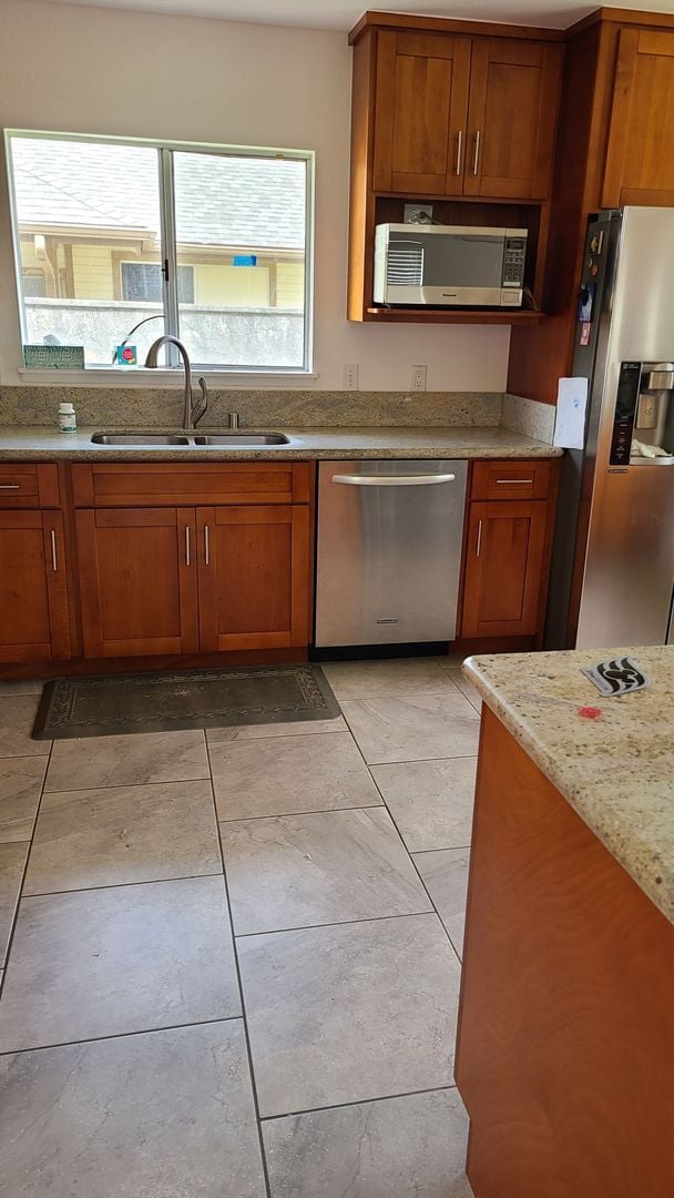 Building Photo - Miliani Na Pua 3 bedroom 2.5 bath fenced yard 2 car garage Pet Nego