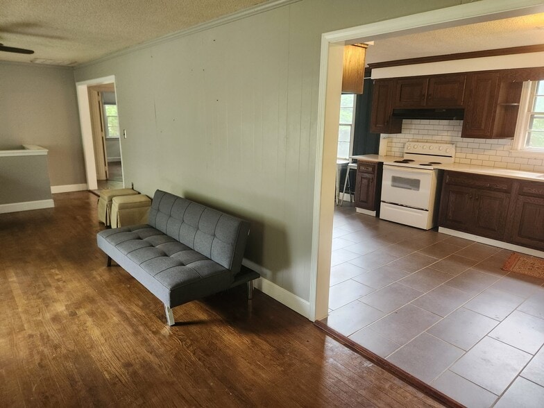 Building Photo - 104 Forest Hill Dr