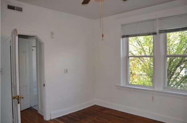 Building Photo - 2411 Fairview Ave