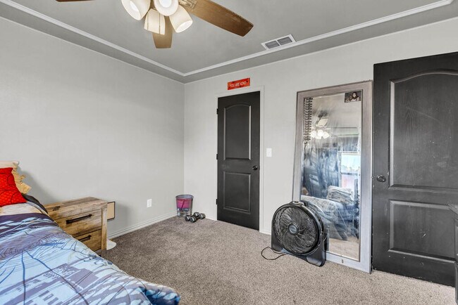 Building Photo - 6515 Amber Dr