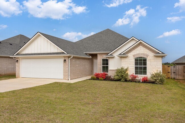 Building Photo - Gorgeous 4 bedroom