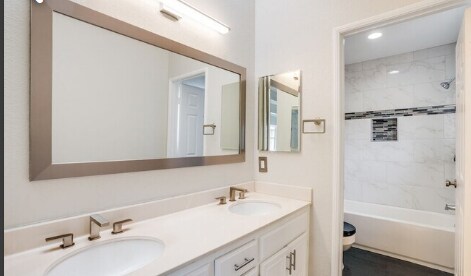 Building Photo - 14061 Lemoli Ave