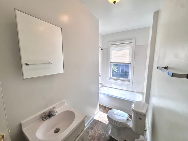 Building Photo - 2432 Etting St