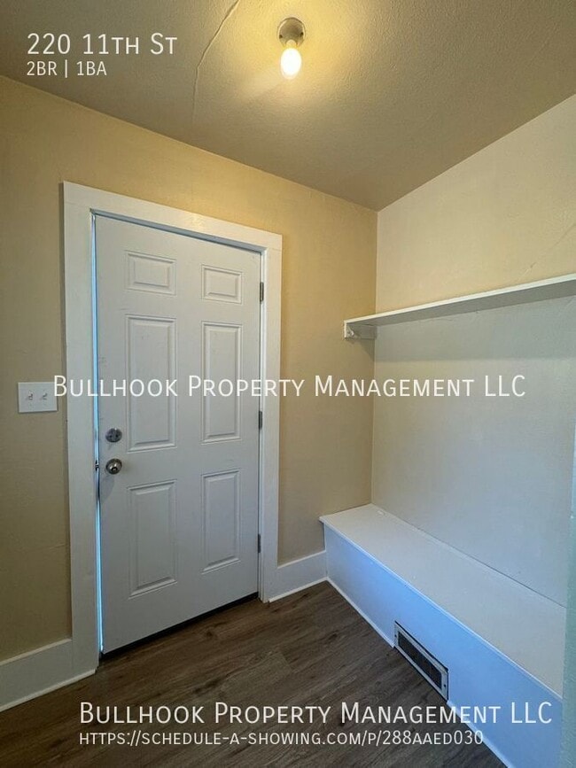 Building Photo - 220 11th St