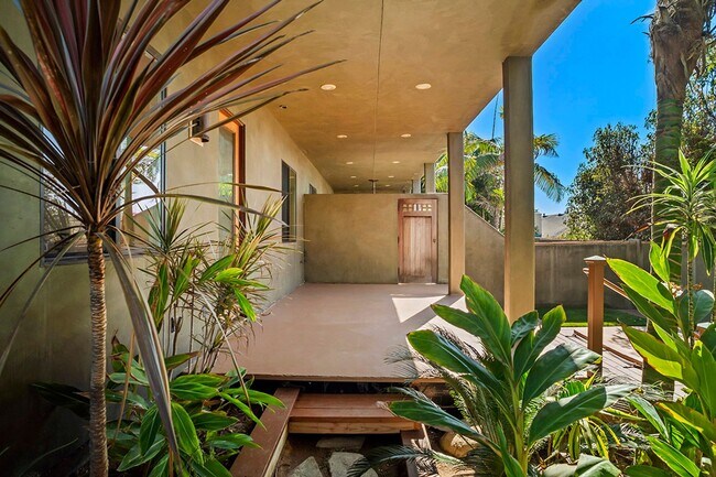 Building Photo - Carlsbad Blvd