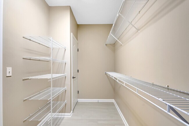 Building Photo - 2030 Alta Meadows Ln