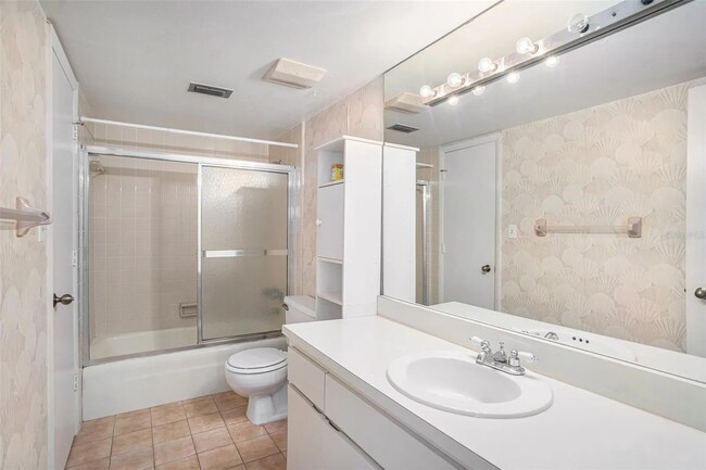 Master Bathroom - 2424 W Tampa Bay Blvd