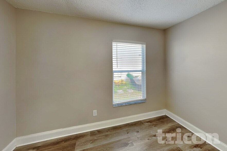 Building Photo - 1115 Hardwood Dr