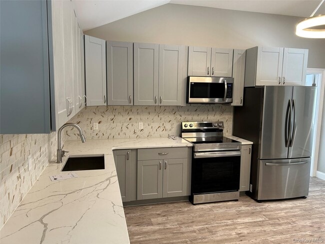 Building Photo - 135 Gale Rd