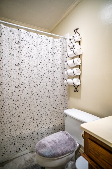 Building Photo - 3706 Bishop Hill Dr