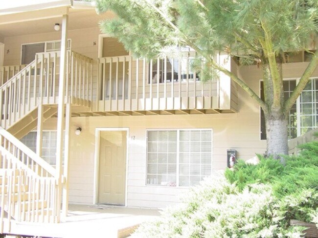 Building Photo - 4940-4950 SW 45th Ave