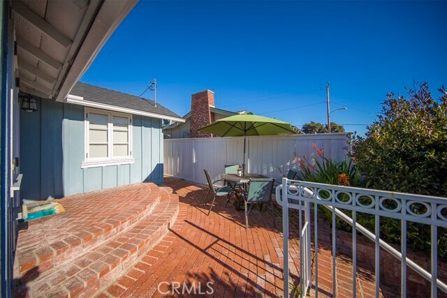 Building Photo - 1086 Glenneyre St