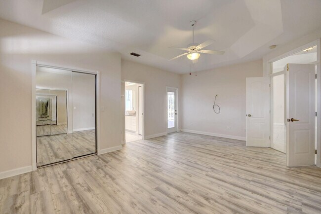 Building Photo - 8028 Plantation Lakes Dr