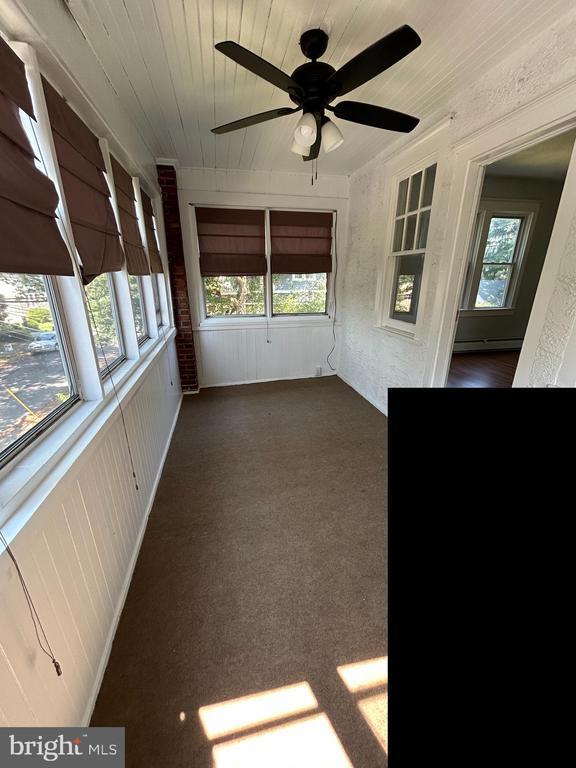 Building Photo - 303 Kenny St