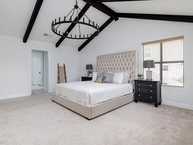 Building Photo - 9305 Rolling Oaks Trail