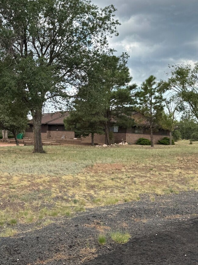 Building Photo - 3 Bed 2 Bath- Flagstaff