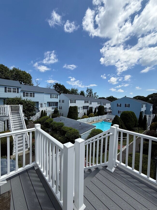 Building Photo - 14 1/2 Fairview Ave