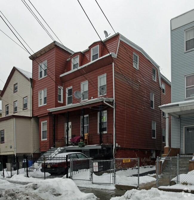 Building Photo - 158 Summit Ave