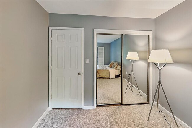Building Photo - 3104 Pine Heights Dr NE