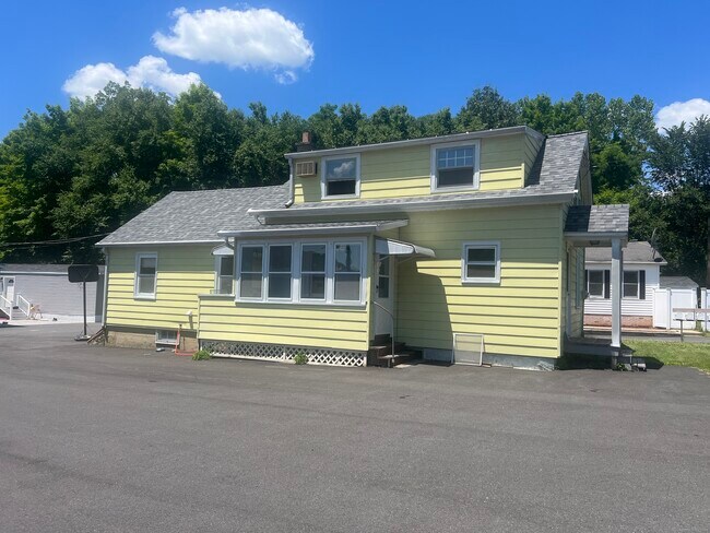 Primary Photo - 1402 Waterbury Rd