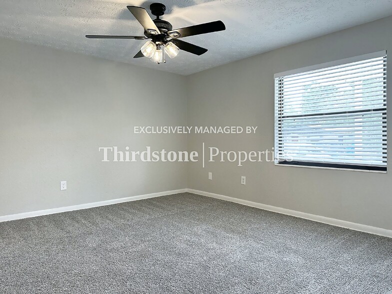 Building Photo - 10833 Liscard Rd S