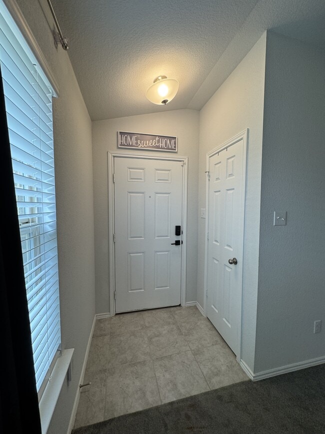 Building Photo - 8506 Stonehollow Dr