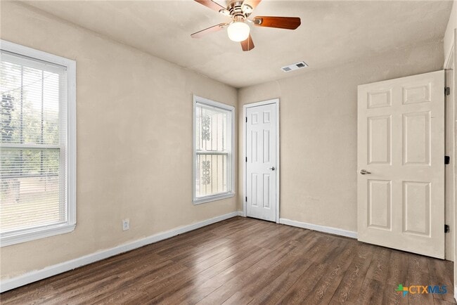 Building Photo - 602 W Kern Rd