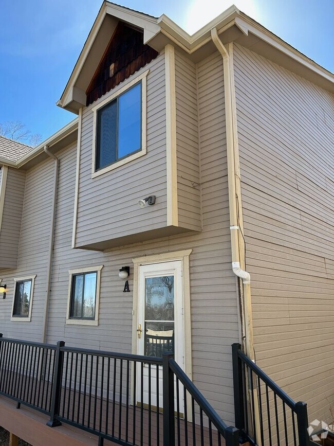 Building Photo - Available NOW - 2 Bed 1.5 Bath with AC - M...