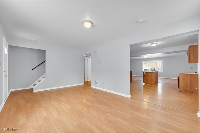 Building Photo - 369 E 232nd St