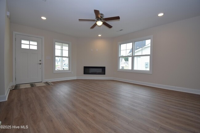 Building Photo - 640 Abigail Taylor Dr