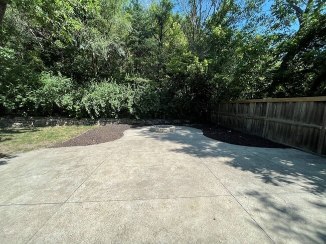 Building Photo - FANTASTIC FAMILY HOME! GREAT LOCATION!