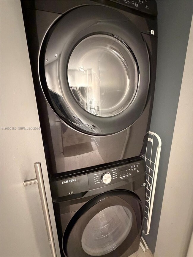 Building Photo - 690 SW 1st Ct