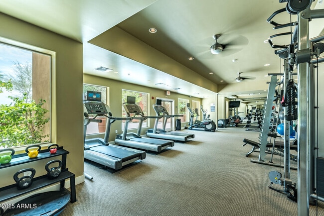 Building Photo - 945 E Playa Del Norte Dr