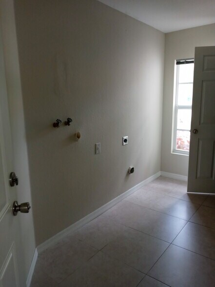 Building Photo - Coming Soon - $500 off Move in Summer Special
