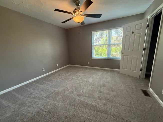 Building Photo - Single Family