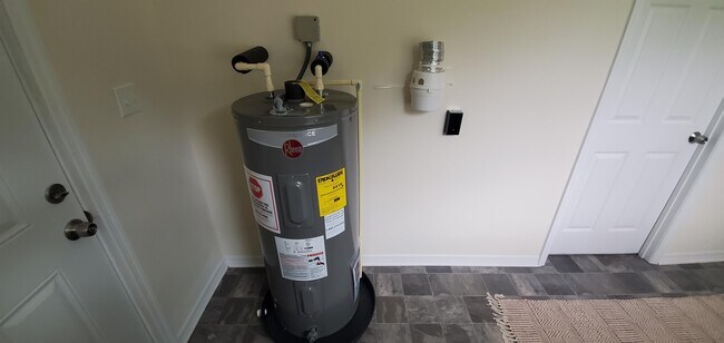 Building Photo - 854 Allison St