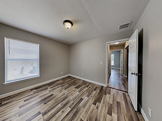 Building Photo - 14843 Astrolyn St