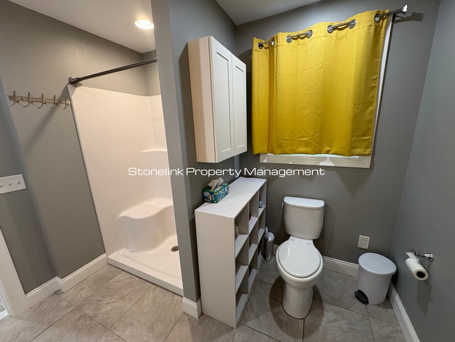 Building Photo - Fully Renovated Condo For Rent in West War...